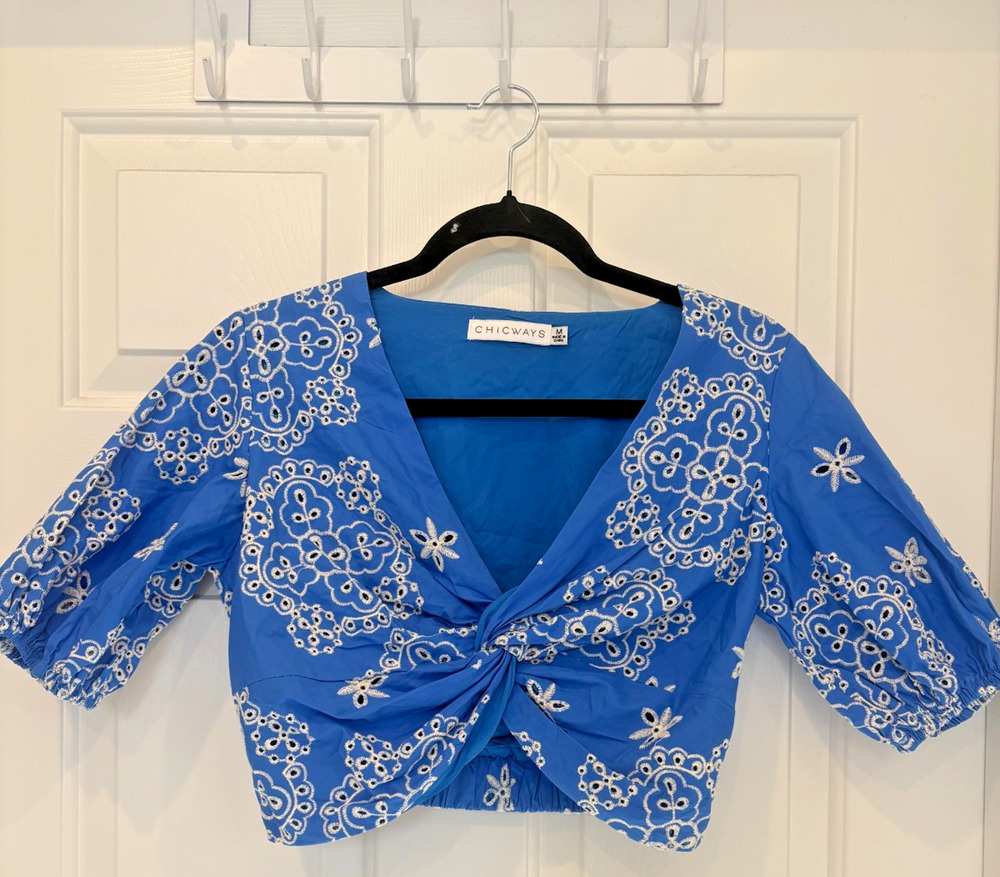 Chicways Blue White Floral Embroidered Eyelet Crop Top Twist Front Size M 6-10